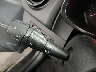 Renault Clio Clio IV (5R) Hatchback 5-drs 0.9 Energy TCE 90 12V (H4B-408(H4B-B4)) [=
66kW]  (11-2012/08-2021) picture 15