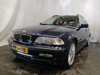 Schadeauto BMW 3-serie 3 serie Touring (E46/3) Combi 330i 24V (M54-B30(306S3)) [170kW]  (06-2=
000/09-2005) 2002/5
