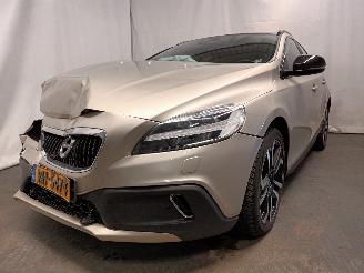 Damaged car Volvo V-40 V40 Cross Country (MZ) Hatchback 5-drs 1.5 T3 16V Geartronic (B4154T4(=
Euro 6b)) [112kW]  (04-2015/08-2019) 2018/10