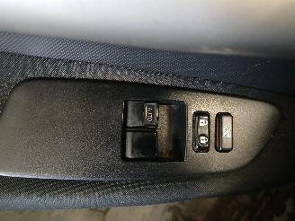 Toyota Auris Auris (E15) Hatchback 1.6 Dual VVT-i 16V (1ZRFE) [91kW]  (03-2007/09-2=
012) picture 13
