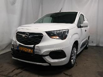 Vaurioauto  passenger cars Opel Combo Combo Cargo Van 1.5 CDTI 100 (D15DT(DV5RD)) [75kW]  (08-2018/...) 2019/10
