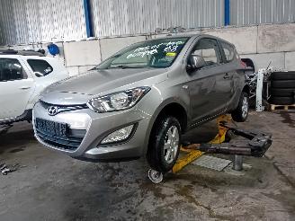 Vrakbiler auto Hyundai I-20 i20 Hatchback 1.2i 16V (G4LA) [63kW]  (03-2012/12-2015) 2012/10