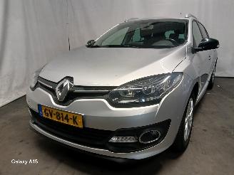 krockskadad bil auto Renault Mégane Megane III Grandtour (KZ) Combi 5-drs 1.5 dCi 110 (K9K-636(K9K-A6)) [8=
1kW]  (02-2009/04-2016) 2015/1