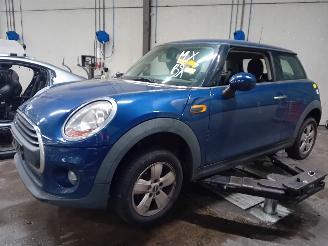 Uttjänta bilar auto Mini Mini Mini (F56) Hatchback 3-drs 1.5 12V One D (B37C15A) [70kW]  (03-2014/..=
=2E) 2015/0