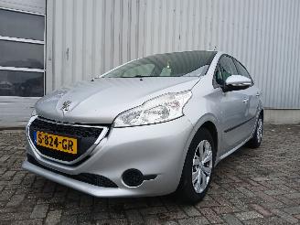 Coche accidentado Peugeot 208 208 I (CA/CC/CK/CL) Hatchback 1.2 Vti 12V PureTech 82 (EB2F(HMZ)) [60k=
W]  (03-2012/12-2019) 2013/12