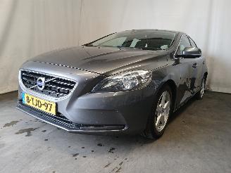 damaged passenger cars Volvo V-40 V40 (MV) Hatchback 5-drs 1.6 D2 (D4162T) [84kW]  (03-2012/12-2016) 2013/12