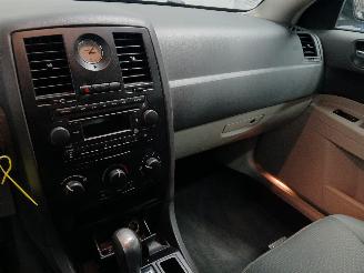 Chrysler 300 C 300 C Sedan 2.7 V6 24V (EER) [142kW]  (09-2004/11-2012) picture 15