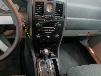 Chrysler 300 C 300 C Sedan 2.7 V6 24V (EER) [142kW]  (09-2004/11-2012) picture 16