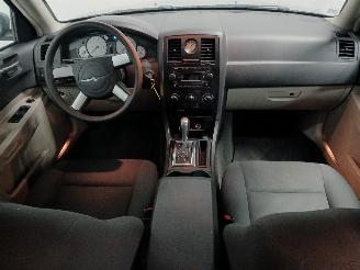 Chrysler 300 C 300 C Sedan 2.7 V6 24V (EER) [142kW]  (09-2004/11-2012) picture 10
