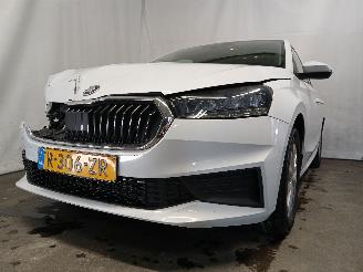 Vaurioauto  passenger cars Skoda Fabia Fabia IV (PJ3) Hatchback 5-drs 1.0 TSI 12V (DLAC) [70kW]  (06-2021/...=
) 2023/1