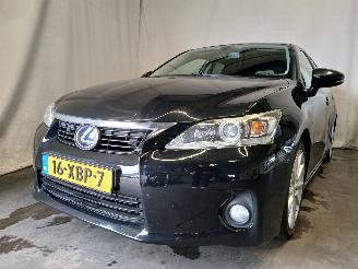 Damaged car Lexus Ct CT 200h Hatchback 1.8 16V (2ZRFXE) [100kW]  (09-2011/...) 2012/5