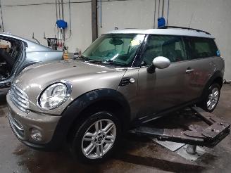 Vrakbiler auto Mini Mini Clubman (R55) Combi 1.6 16V Cooper (N16-B16A) [90kW]  (03-2010/06-2014=
) 2011/6