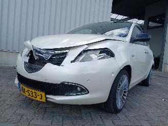 Lancia Ypsilon Ypsilon (312) Hatchback 0.9 TwinAir 85 (312.A.2000(Euro 5)) [63kW]  (0=
5-2011/...) picture 3