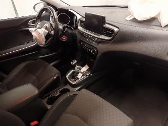 Kia Cee d Ceed Sportswagon (CDF) Combi 5-drs 1.0i T-GDi 12V (G3LC) [88kW]  (05-2=
018/...) picture 12