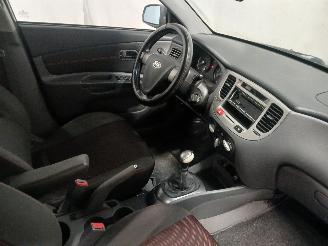 Kia Rio Rio II (DE) Hatchback 1.4 16V (G4EE) [71kW]  (03-2005/12-2011) picture 9