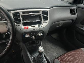 Kia Rio Rio II (DE) Hatchback 1.4 16V (G4EE) [71kW]  (03-2005/12-2011) picture 16