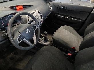 Hyundai I-20 i20 Hatchback 1.2i 16V (G4LA) [57kW]  (09-2008/12-2012) picture 14
