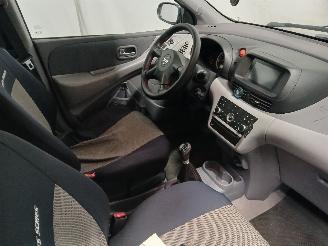 Nissan Almera Almera Tino (V10M) MPV 1.8 16V (QG18DE) [85kW]  (12-2002/02-2006) picture 9