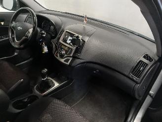 Hyundai I-30 i30 (FD) Hatchback 1.6 CVVT 16V (G4FC-G) [93kW]  (02-2008/11-2011) picture 8