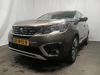 Schadeauto Peugeot 5008 5008 II (M4/MC/MJ/MR) MPV 1.2 12V e-THP PureTech 130 (EB2ADTS(HNS)) [9=
6kW]  (12-2016/12-2024) 2019/6