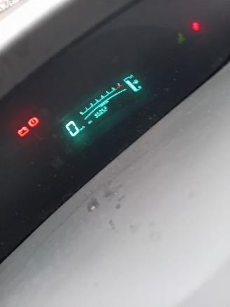 Toyota Yaris Yaris II (P9) Hatchback 1.3 16V VVT-i (2SZFE) [64kW]  (08-2005/11-2010=
) picture 2