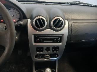 Dacia Sandero Sandero I (BS) Hatchback 1.2 16V (D4F-732(D4F-F7)) [55kW]  (11-2008/12=
-2012) picture 16