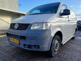 Damaged car Volkswagen Transporter Transporter T5 Van 2.5 TDi (BNZ) [96kW]  (04-2003/11-2009) 2009/2