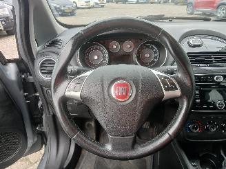 Fiat Punto Grande Punto (199) Hatchback 1.3 JTD Multijet 16V VGT (199.B.4000(Euro=
 5)) [62kW]  (04-2010/...) picture 16