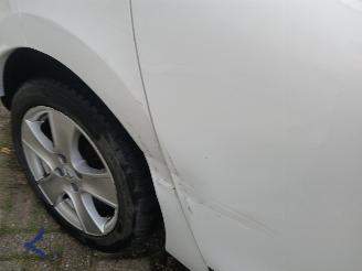 Renault Clio Clio IV Estate/Grandtour (7R) Combi 5-drs 0.9 Energy TCE 90 12V (H4B-4=
00(H4B-A4)) [66kW]  (01-2013/08-2021) picture 20