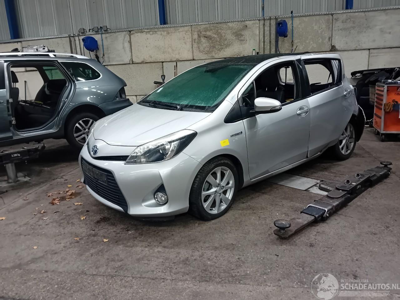 Toyota Yaris Yaris III (P13) Hatchback 1.5 16V Hybrid (1NZ-FXE) [74kW]  (03-2012/09=
-2020)
