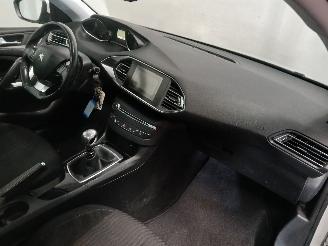 Peugeot 308 308 SW (L4/L9/LC/LJ/LR) Combi 5-drs 1.2 12V e-THP PureTech 130 (EB2ADT=
S(HNS)) [96kW]  (03-2014/06-2021) picture 7