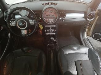 Mini Mini Mini (R56) Hatchback 1.6 Cooper D 16V (DV6TED4(9HZ)) [80kW]  (11-2006/=
09-2010) picture 10