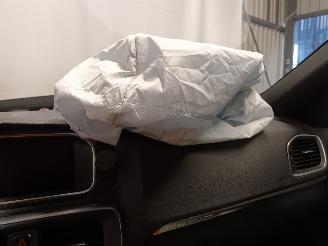 Volvo V-40 V40 Cross Country (MZ) Hatchback 5-drs 1.5 T3 16V Geartronic (B4154T4(=
Euro 6b)) [112kW]  (04-2015/08-2019) picture 17