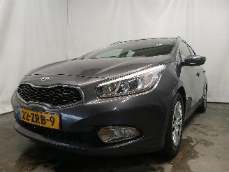 Vaurioauto  passenger cars Kia Cee d Cee'd Sportswagon (JDC5) Combi 1.6 GDI 16V (G4FD) [99kW]  (09-2012/12-=
2018) 2013/1