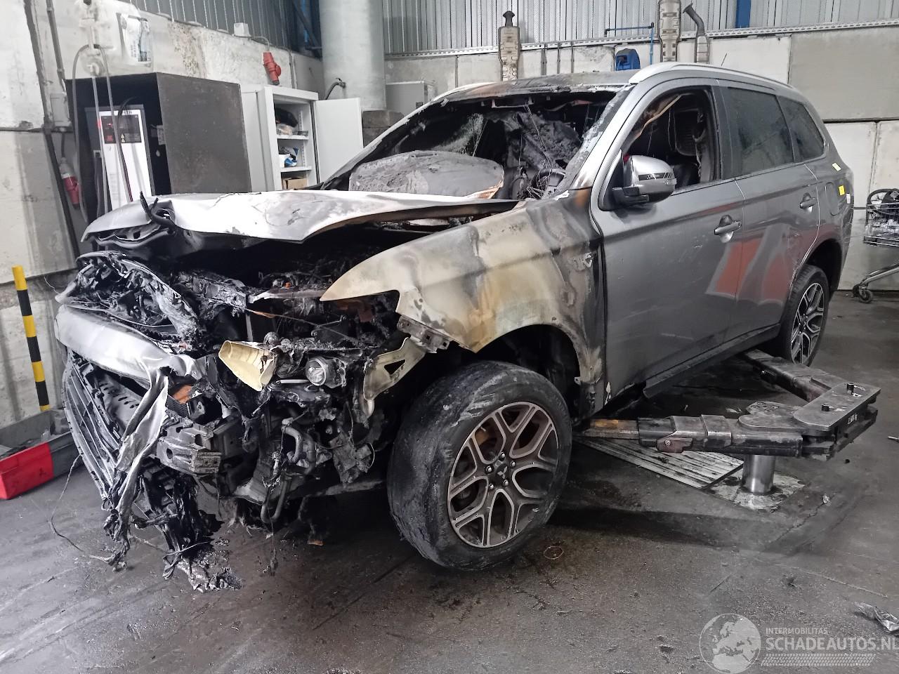 Mitsubishi Outlander Outlander (GF/GG) SUV 2.0 16V PHEV 4x4 (S61) [147kW]  (09-2017/12-2021=
)