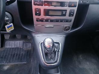 Toyota Corolla Corolla Verso (E12) MPV 1.6 16V VVT-i (3ZZFE) [81kW]  (01-2002/05-2004=
) picture 16