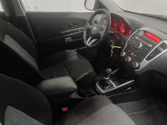 Kia Cee d Cee'd (EDB5) Hatchback 5-drs 1.4 CVVT 16V (G4FAI) [80kW]  (09-2009/12-=
2012) picture 9