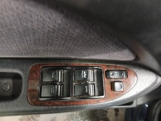 Toyota Avensis Avensis (T22) Sedan 1.8 16V VVT-i (1ZZFE) [95kW]  (10-2000/02-2003) picture 13