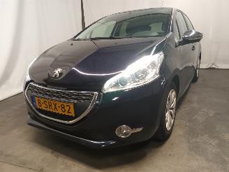 Voiture accidenté Peugeot 208 208 I (CA/CC/CK/CL) Hatchback 1.2 Vti 12V PureTech 82 (EB2F(HMZ)) [60k=
W]  (03-2012/12-2019) 2013/11