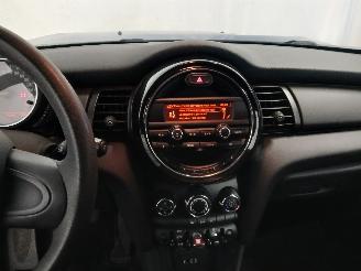 Mini Mini Mini (F56) Hatchback 3-drs 1.5 12V One D (B37C15A) [70kW]  (03-2014/..=
=2E) picture 19