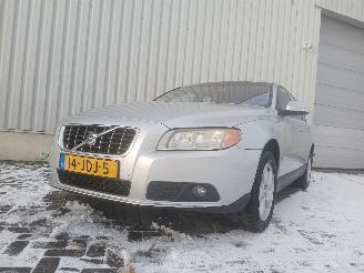 damaged passenger cars Volvo V-70 V70 (BW) Combi 2.0 D 16V (D4204T(Euro 3)) [100kW]  (10-2007/12-2015) 2009/4