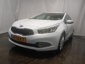 Voiture accidenté Kia Cee d Cee'd Sportswagon (JDC5) Combi 1.6 GDI 16V (G4FD) [99kW]  (09-2012/12-=
2018) 2012/9