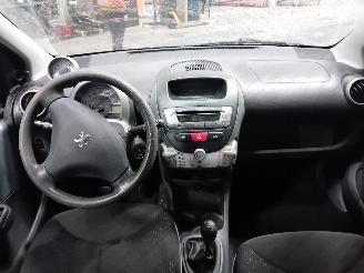 Peugeot 107 107 Hatchback 1.0 12V (384F(1KR)) [50kW]  (06-2005/05-2014) picture 5