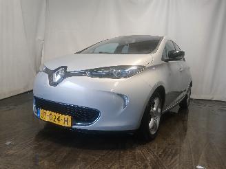 Vaurioauto  passenger cars Renault Zoé Zoé (AG) Hatchback 5-drs 46kW (5AM-450(5AM-B4)) [46kW]  (06-2012/...=
) 2013/1