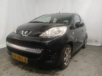 Damaged car Peugeot 107 107 Hatchback 1.0 12V (384F(1KR)) [50kW]  (06-2005/05-2014) 2011/1