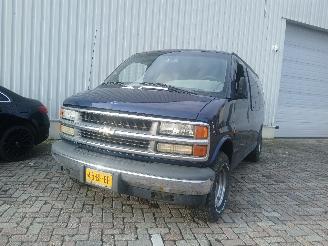 GMC  Chevrolet Express picture 2