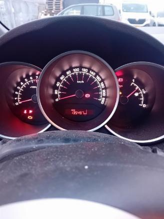 Kia Venga Venga MPV 1.4 CVVT 16V (G4FA) [66kW]  (02-2010/03-2019) picture 2