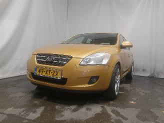 damaged passenger cars Kia Cee d Cee'd Sporty Wagon (EDF) Combi 1.6 16V (G4FC) [90kW]  (09-2007/12-2012=
) 2008/1