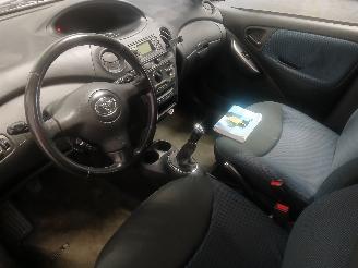 Toyota Yaris Yaris (P1) Hatchback 1.3 16V VVT-i (2SZFE) [64kW]  (04-2002/09-2005) picture 11