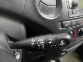 Toyota Yaris Yaris (P1) Hatchback 1.3 16V VVT-i (2SZFE) [64kW]  (04-2002/09-2005) picture 14